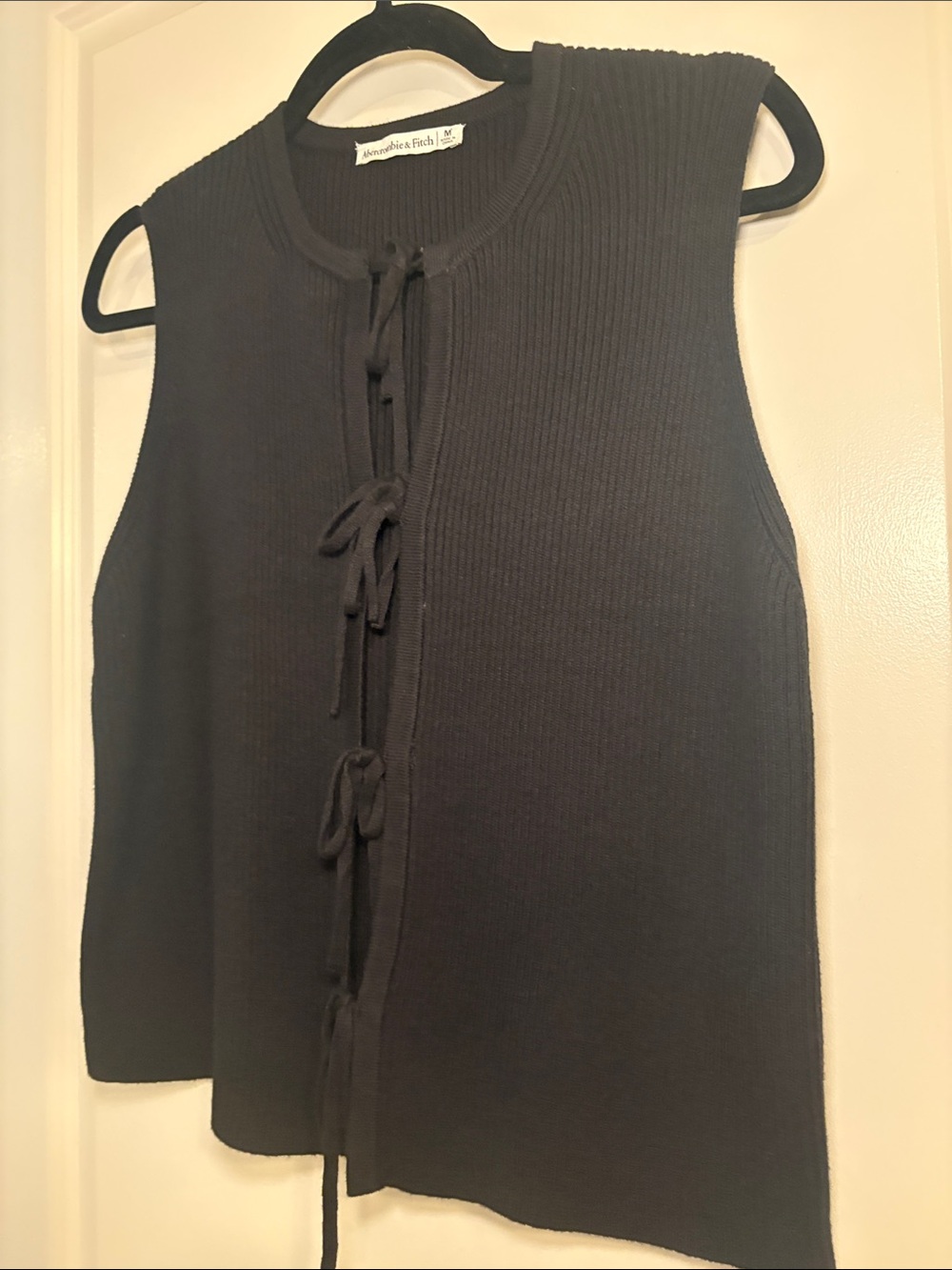 Abercrombie & Fitch Black Ribbed Tie-Front Sleeveless Tank - Picture 4 of 6
